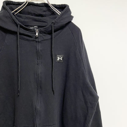 古着 used　UNDER ARMOUR　長袖ジップアップパーカー　スウェットフーディー　刺繍ワッペン　黒　ブラック　XLサイズ