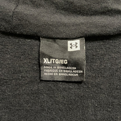 古着 used　UNDER ARMOUR　長袖ジップアップパーカー　スウェットフーディー　刺繍ワッペン　黒　ブラック　XLサイズ