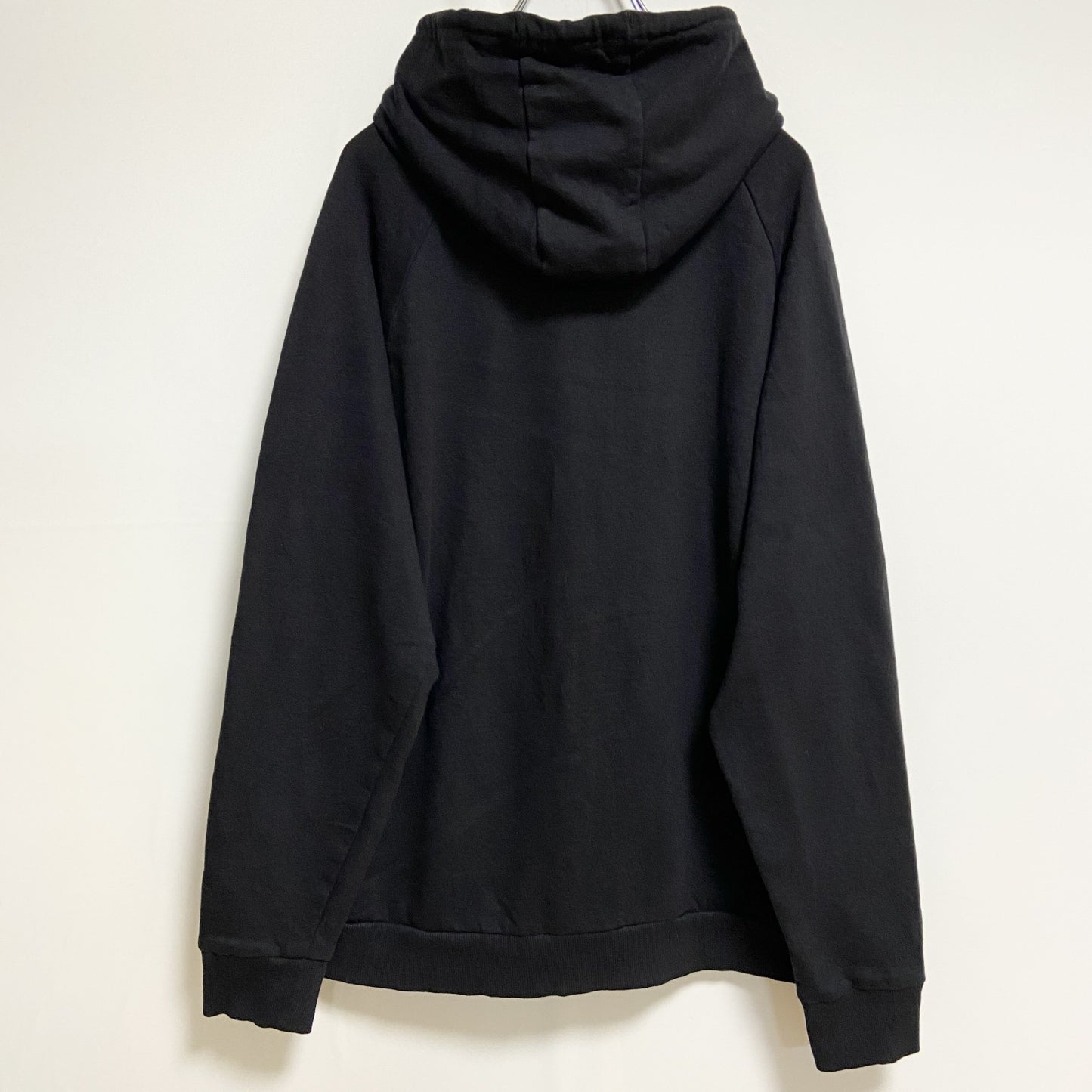 古着 used　UNDER ARMOUR　長袖ジップアップパーカー　スウェットフーディー　刺繍ワッペン　黒　ブラック　XLサイズ