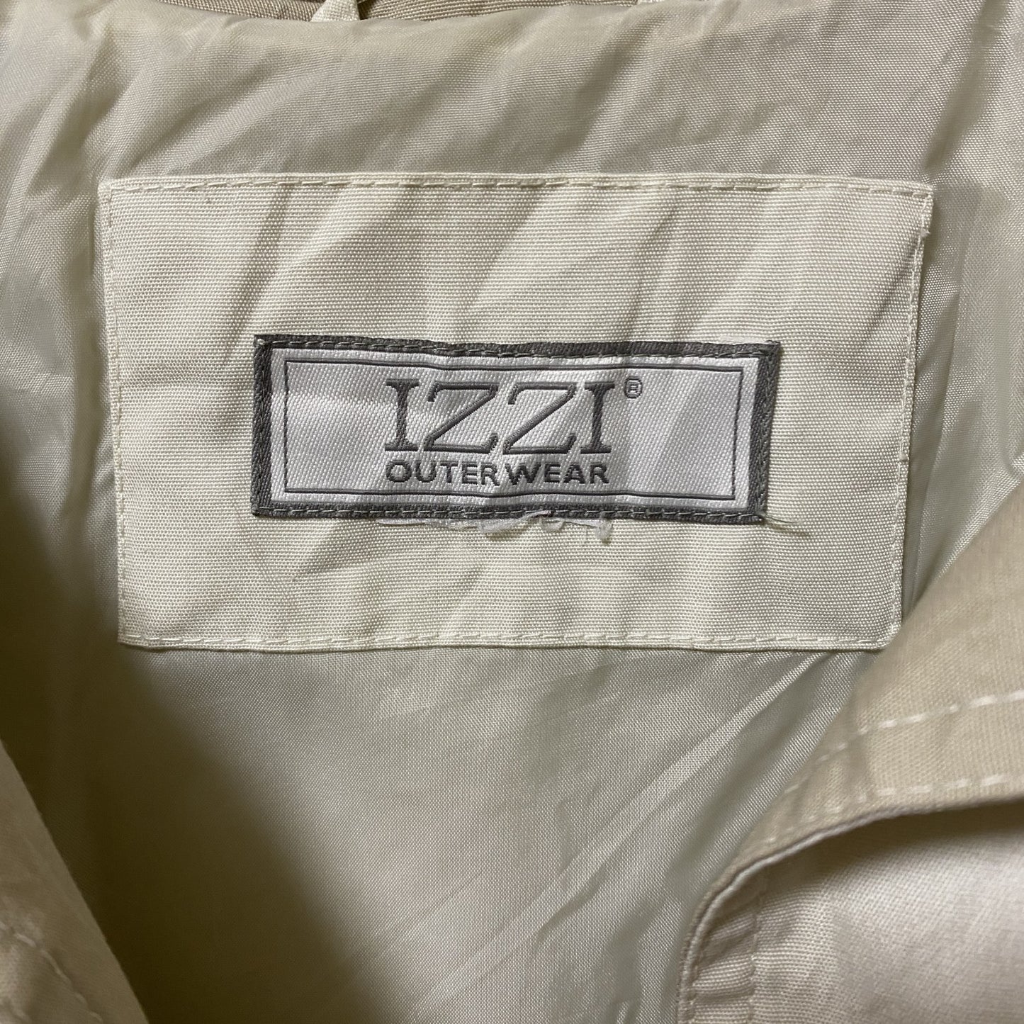 古着 used　IZZI OUTER WEAR　長袖ナイロンジャケット　ライトアウター　バイカラー　オーバーサイズ　ベージュ