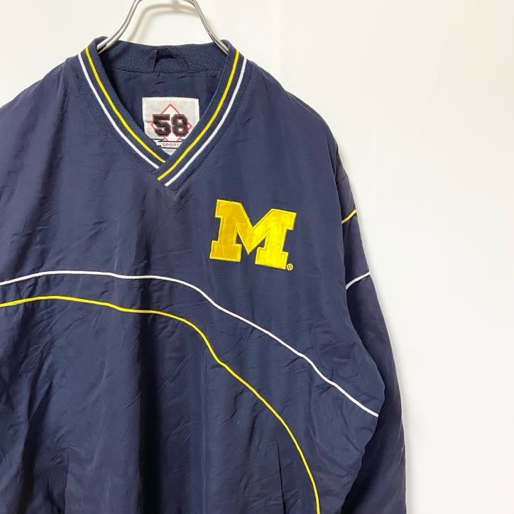 古着 used　58 SPORTS　長袖ナイロンプルオーバー　ロゴ刺繍　Vネック　MICHIGAN　ワッペン　ネイビー　Mサイズ