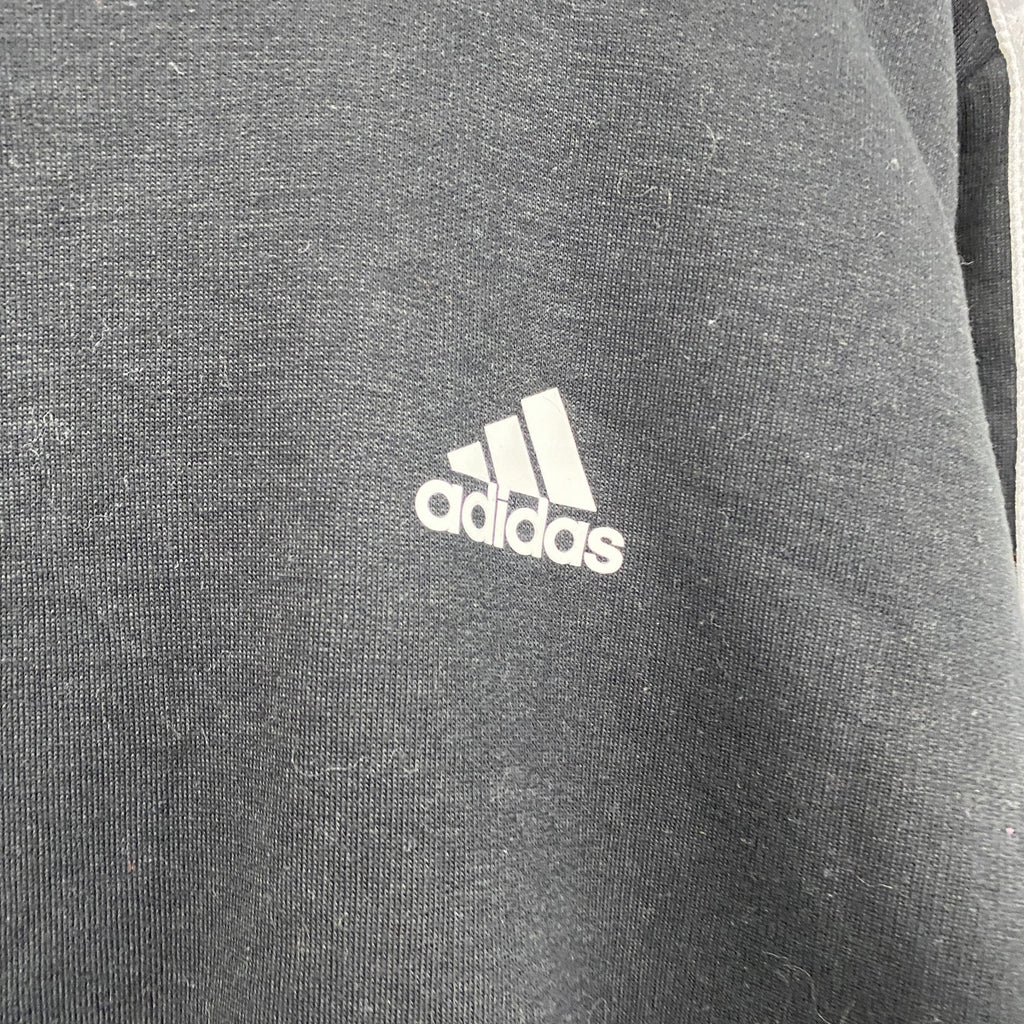 adidas　アディダス　スウェット/トレーナー　パフォーマンスロゴ　スリーストライプス　ワンポイント　黒　ブラック　Sサイズ