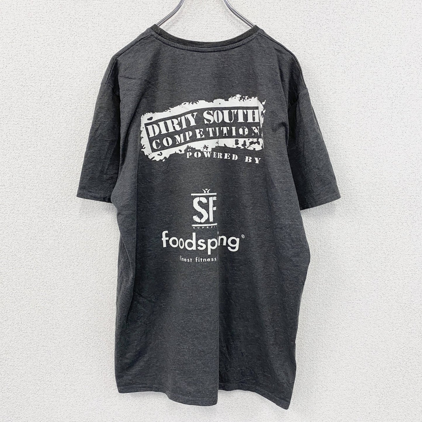 spread shirt　半袖プリントTシャツ　DIRTY SOUTH　GYM　ダークグレー　XLサイズ
