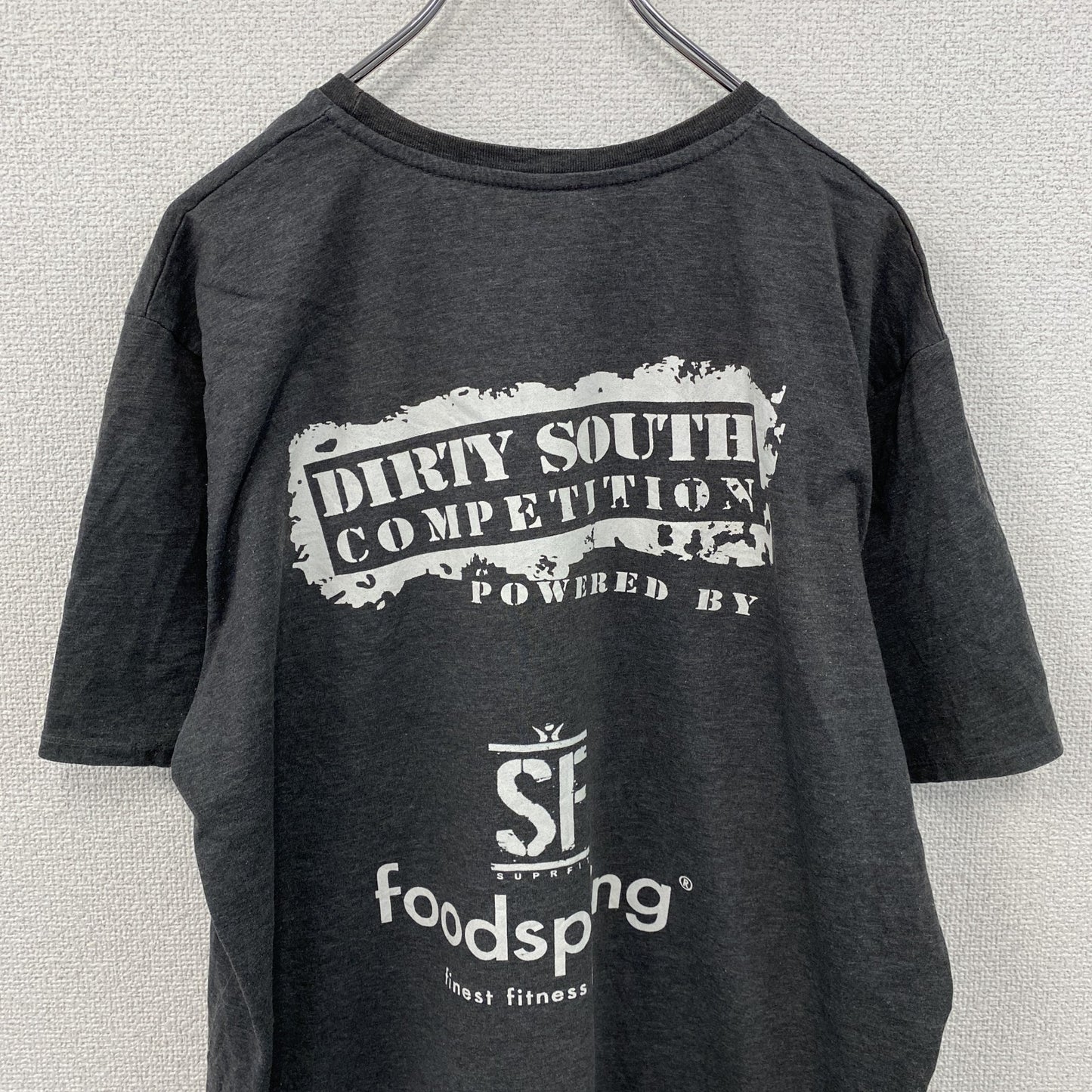 spread shirt　半袖プリントTシャツ　DIRTY SOUTH　GYM　ダークグレー　XLサイズ