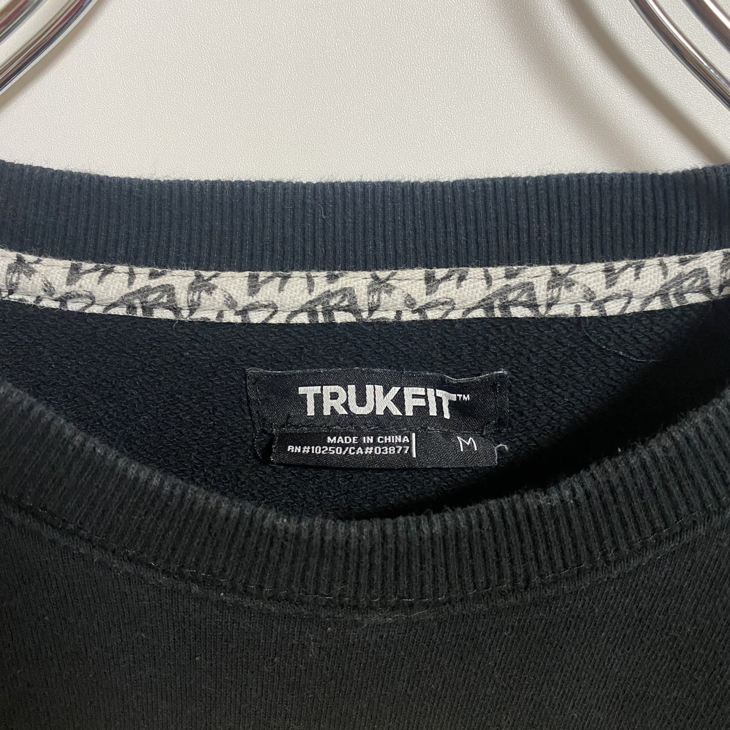 古着 used　TRUKFIT　長袖クルーネックプリントスウェット　アニマル柄　レオパード　レトロ　デザイン　秋冬服　Mサイズ