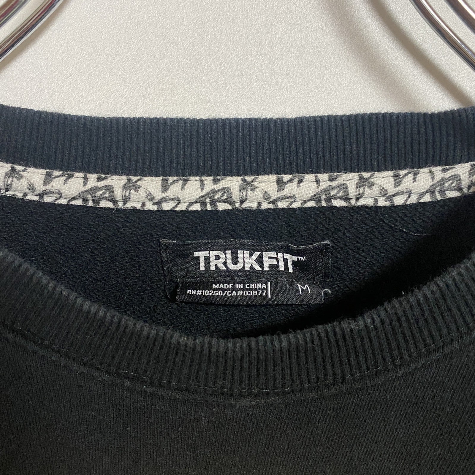 古着 used　TRUKFIT　長袖クルーネックプリントスウェット　アニマル柄　レオパード　レトロ　デザイン　秋冬服　Mサイズ