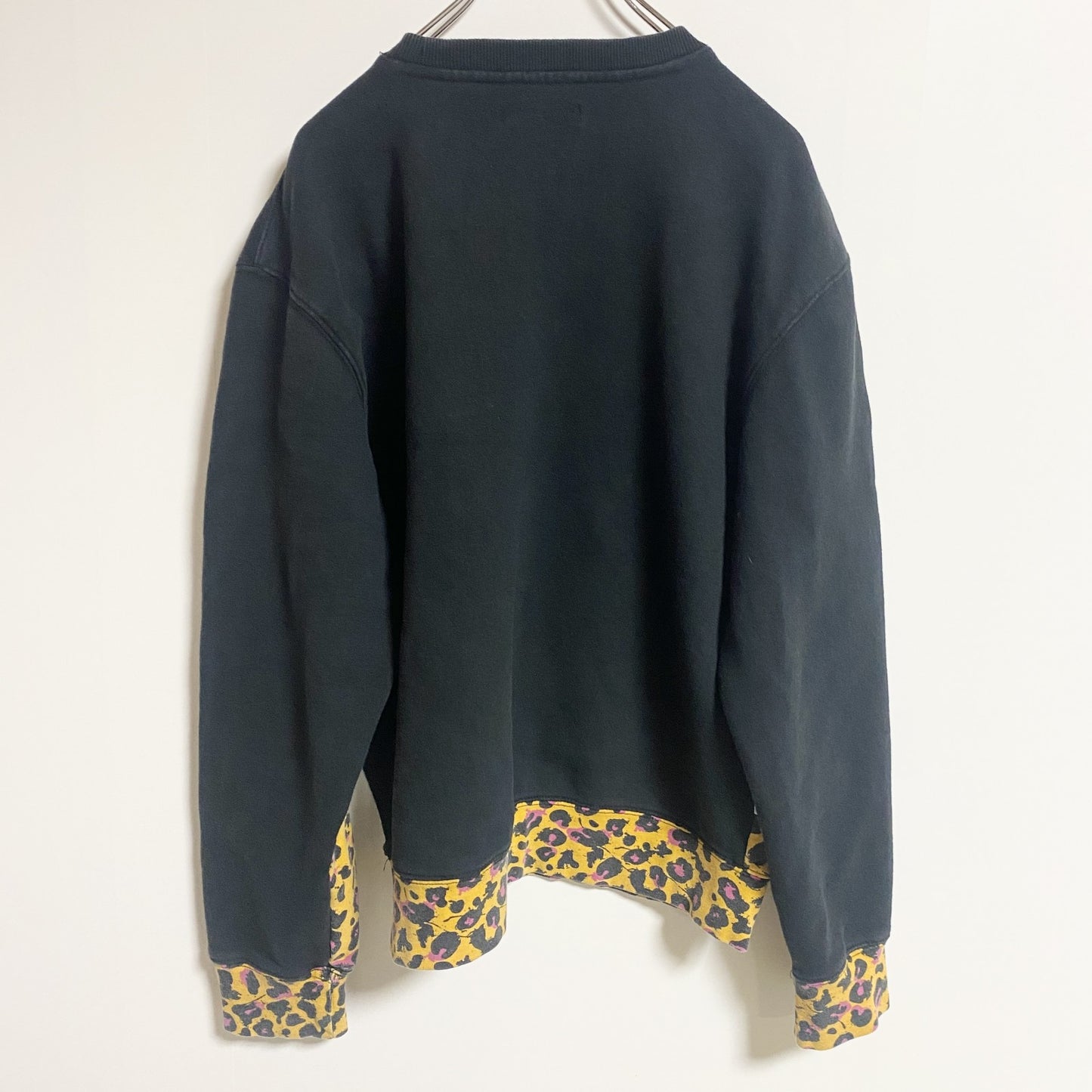 古着 used　TRUKFIT　長袖クルーネックプリントスウェット　アニマル柄　レオパード　レトロ　デザイン　秋冬服　Mサイズ