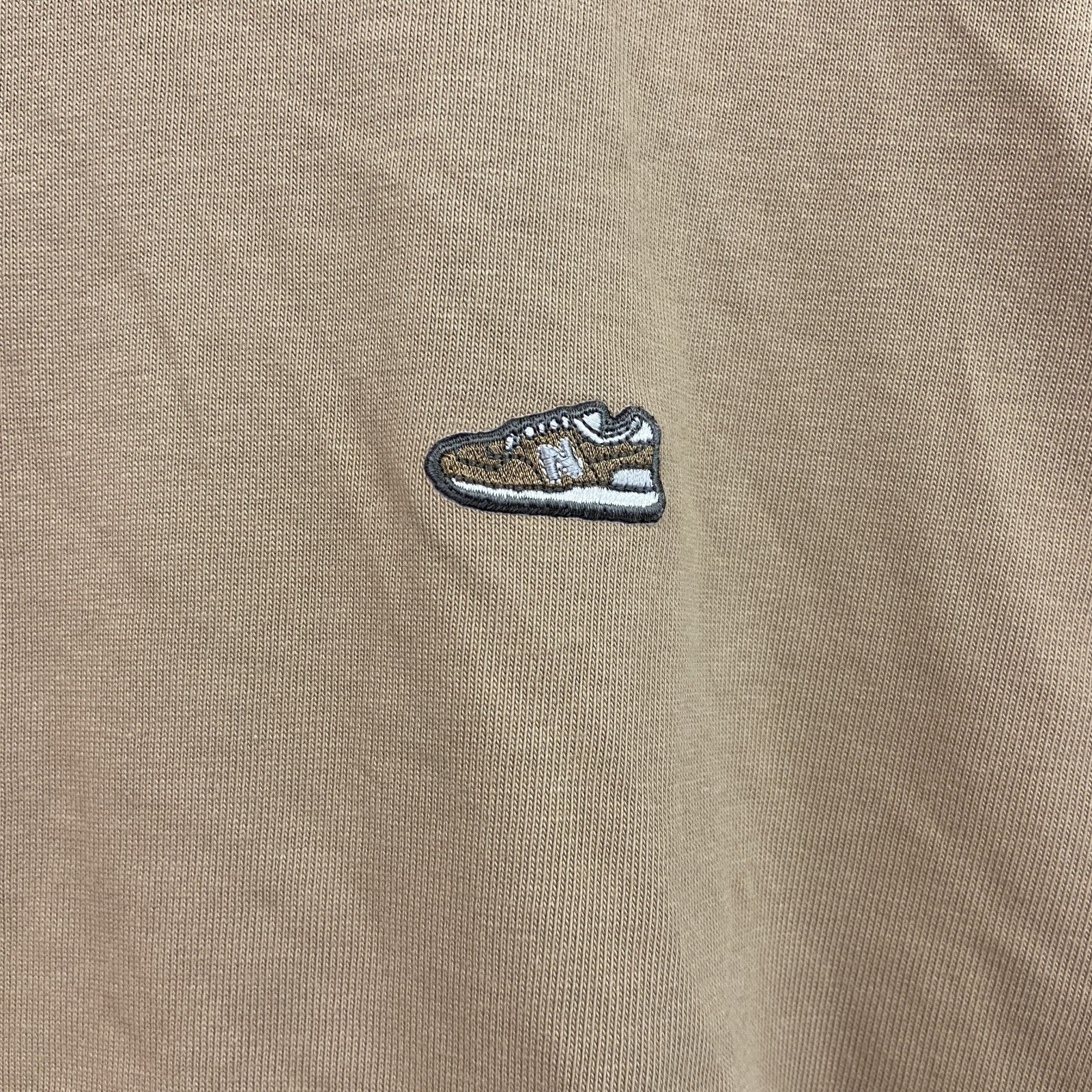 NEW BALANCE　ニューバランス　半袖Tシャツ　ワッペン　ワンポイント　クルーネック　ベージュ