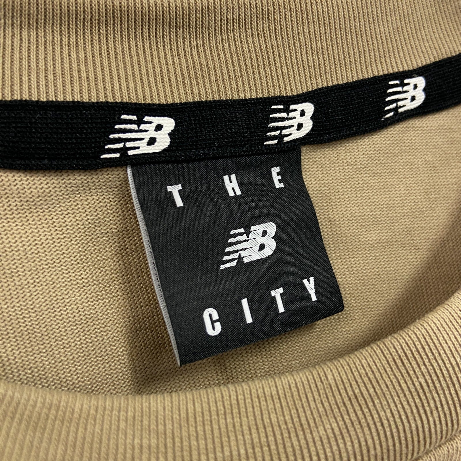 NEW BALANCE　ニューバランス　半袖Tシャツ　ワッペン　ワンポイント　クルーネック　ベージュ