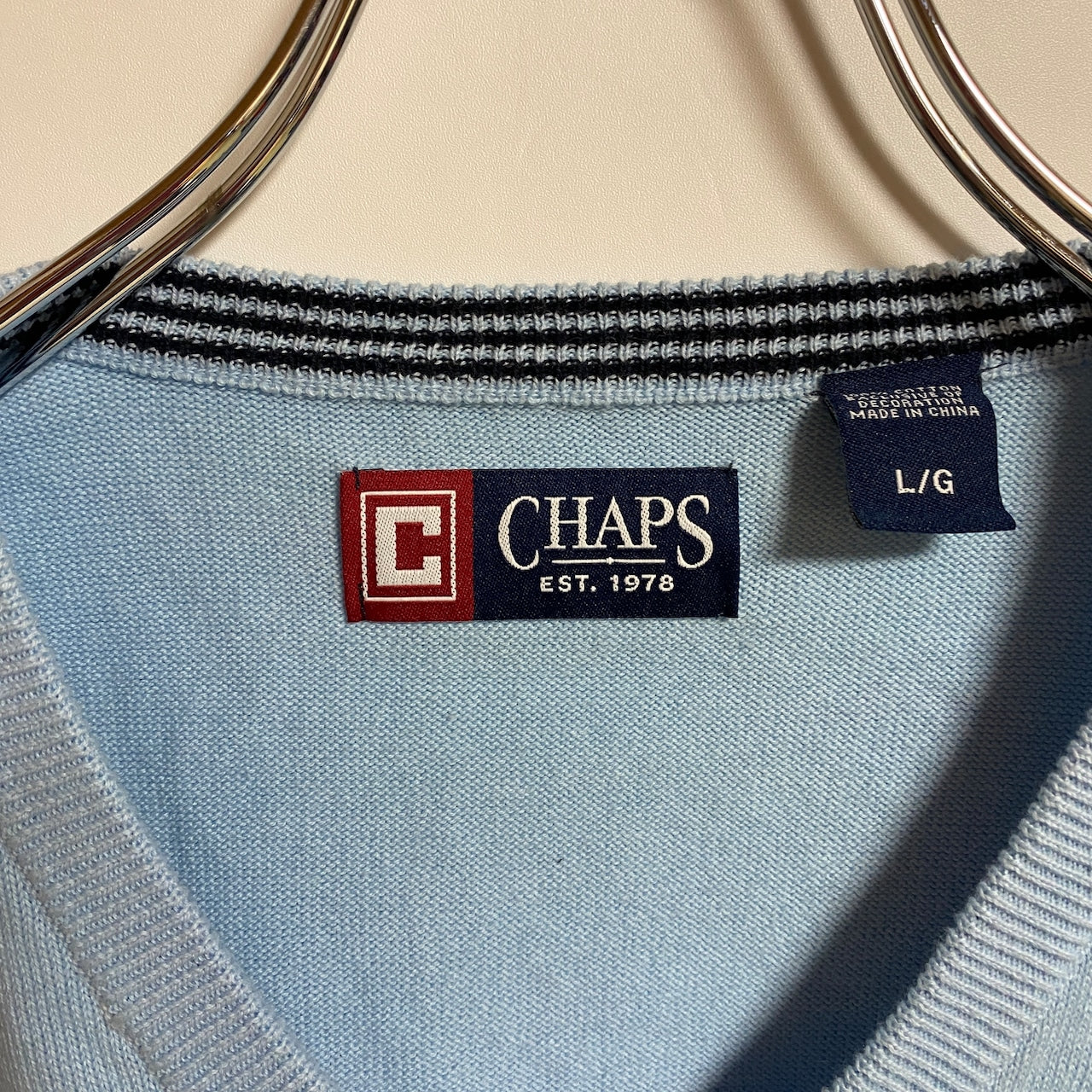 古着 used　CHAPS チャップス　Vネックニットベスト　コットンセーター　ワンポイントロゴ刺繍　水色　Lサイズ
