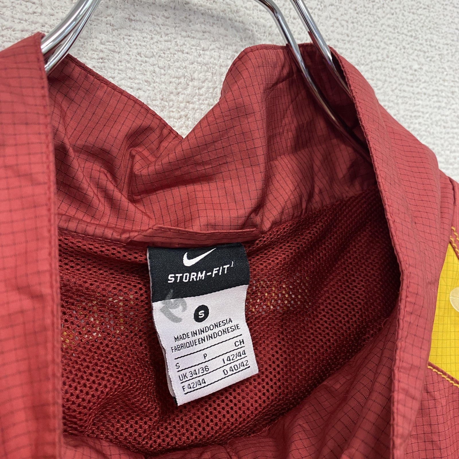 NIKE　ナイキ　プルオーバージャケット　赤　レッド　Sサイズ