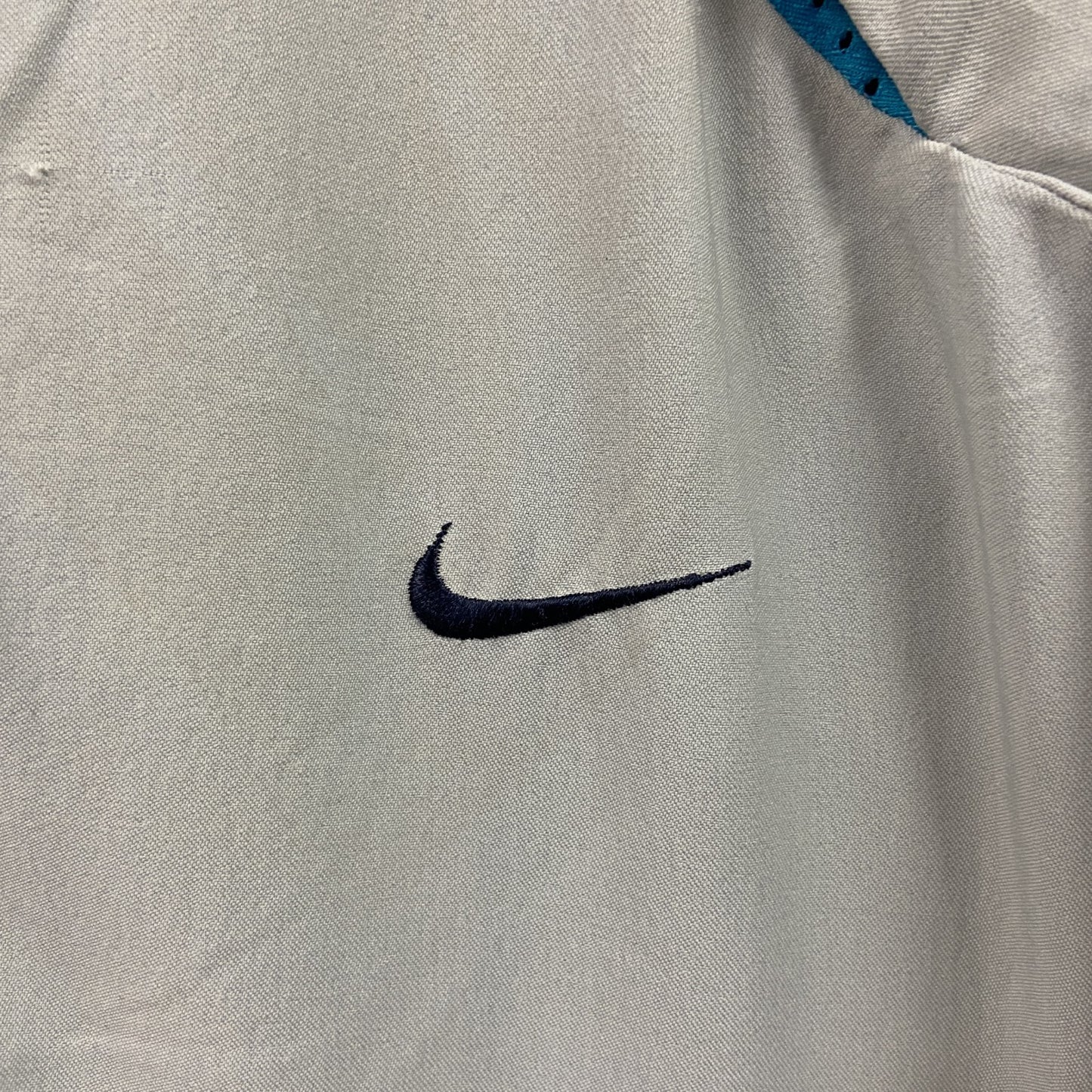 NIKE　ナイキ　ソフトシェルジャケット　ギミック　スウッシュ　ワンポイント　灰色　グレー　Lサイズ