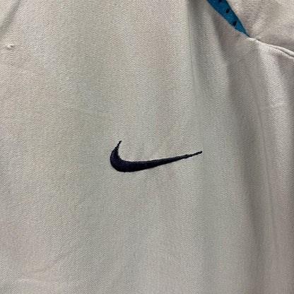 NIKE　ナイキ　ソフトシェルジャケット　ギミック　スウッシュ　ワンポイント　灰色　グレー　Lサイズ