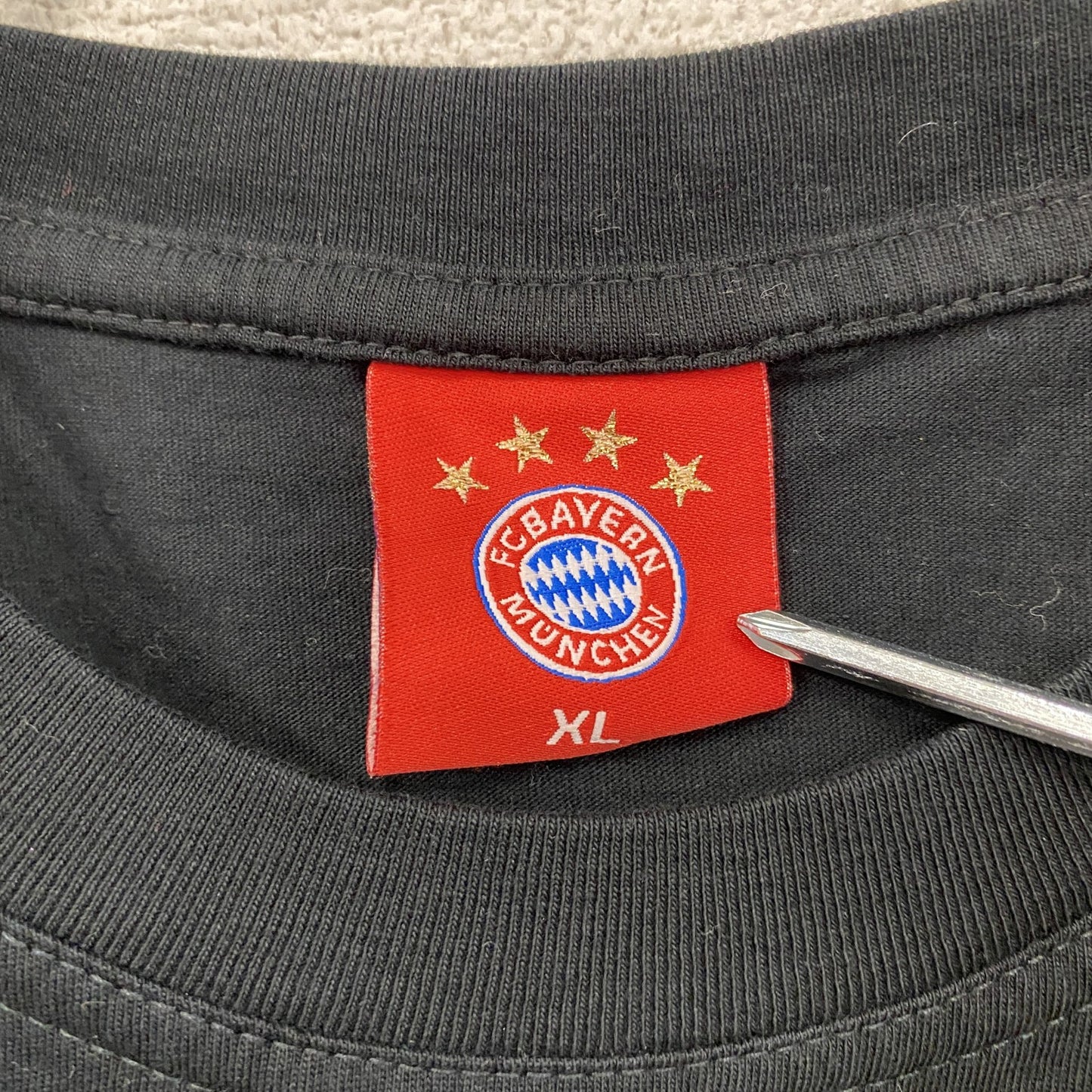 FC BAYERN MUNCHEN　バイエルンミュンヘン　半袖プリントTシャツ　サッカー　黒　ブラック　XLサイズ