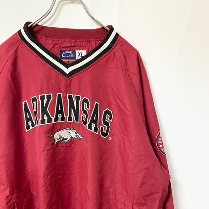 古着 used　Cadre　長袖ナイロンプルオーバー　NCAA　ARKANSAS　ワッペン　Vネック　ビックシルエット　XLサイズ