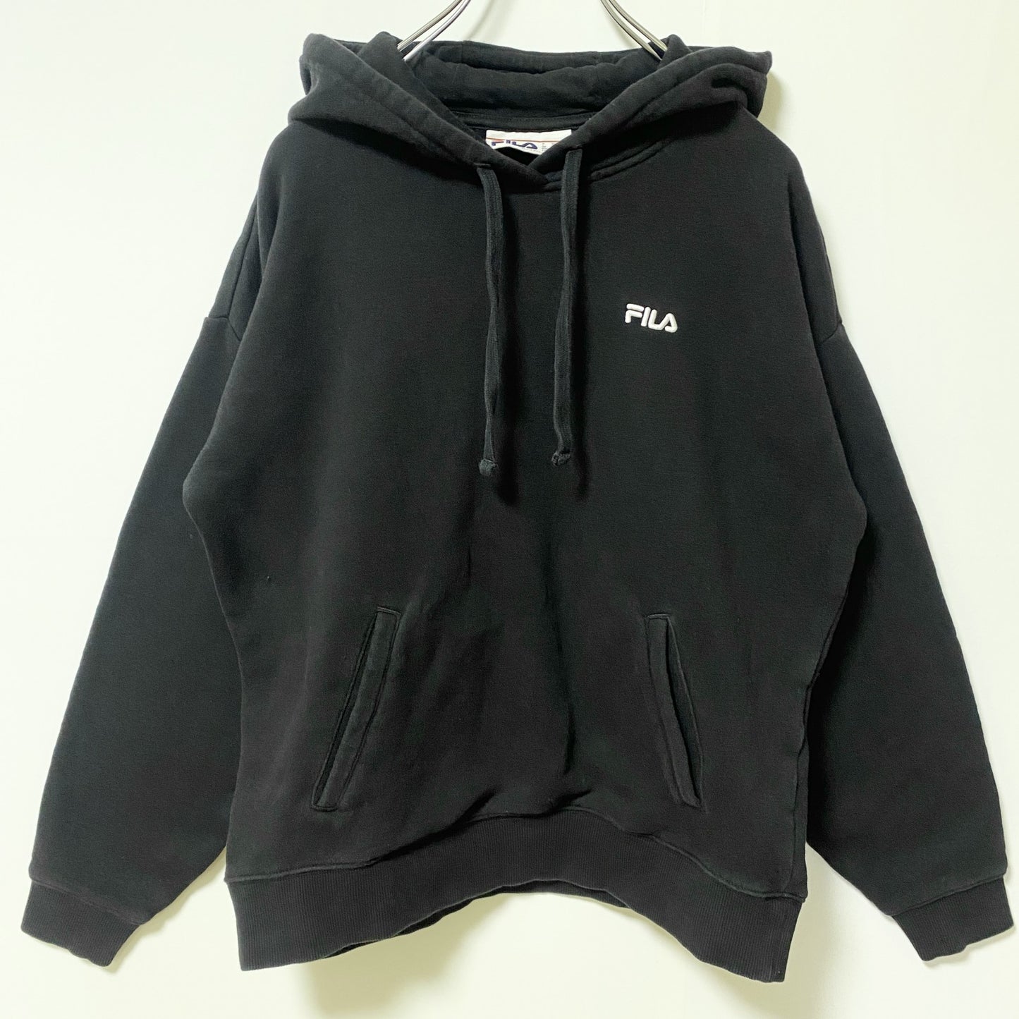 FILA　フィラ　スウェットパーカー/フーディー　刺繍ロゴ　ワンポイント　黒　ブラック　Ｍサイズ
