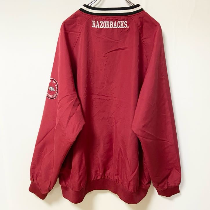 古着 used　Cadre　長袖ナイロンプルオーバー　NCAA　ARKANSAS　ワッペン　Vネック　ビックシルエット　XLサイズ