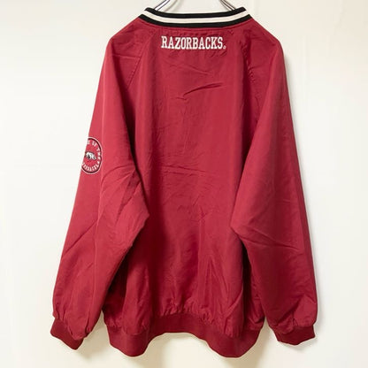 古着 used　Cadre　長袖ナイロンプルオーバー　NCAA　ARKANSAS　ワッペン　Vネック　ビックシルエット　XLサイズ