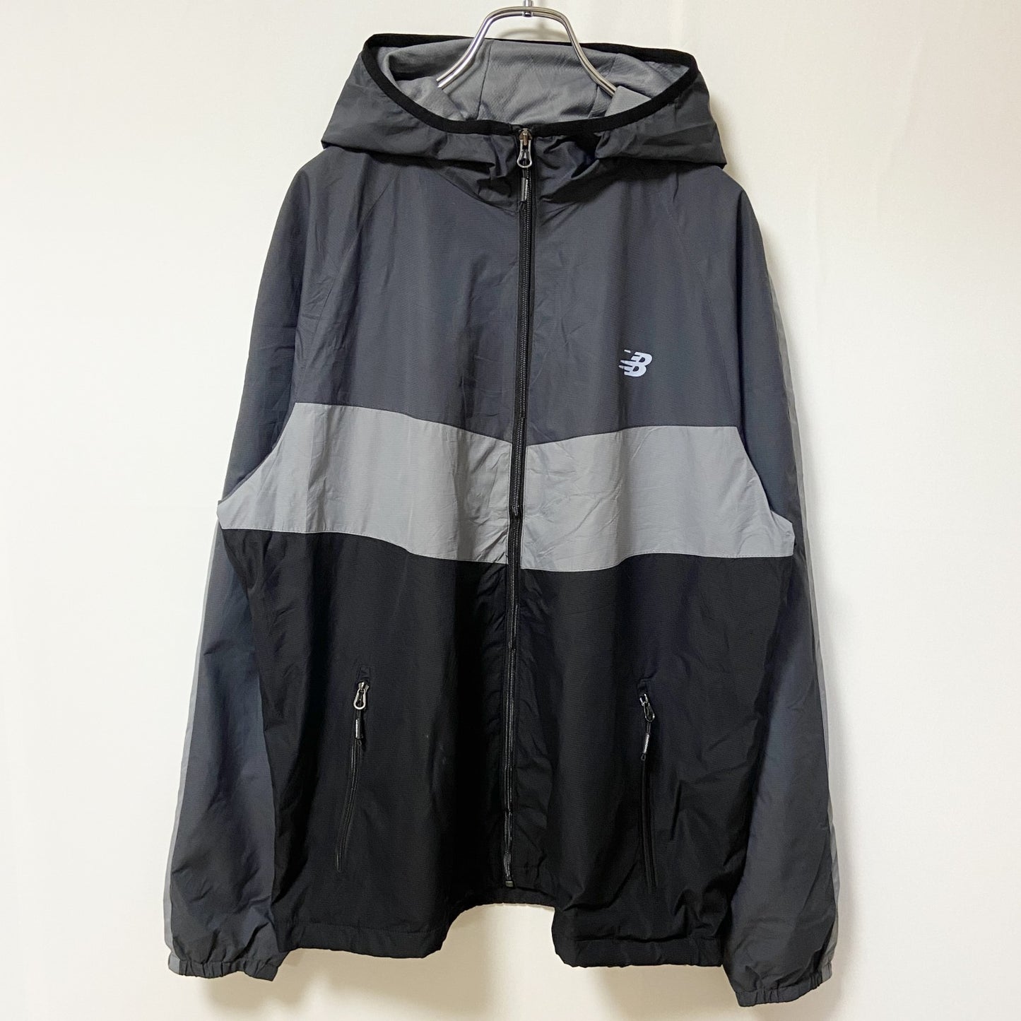 古着 used　New Balance ニューバランス　長袖ナイロンパーカー　ワンポイントプリント　ビックシルエット　XLサイズ