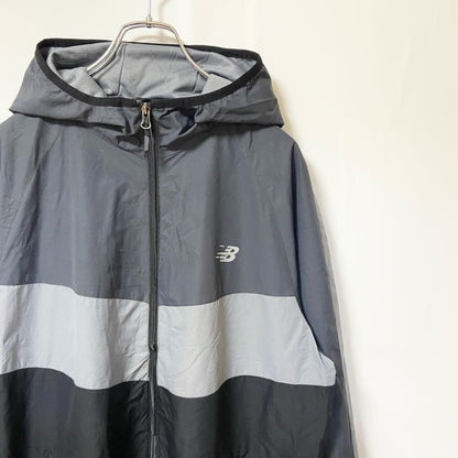 古着 used　New Balance ニューバランス　長袖ナイロンパーカー　ワンポイントプリント　ビックシルエット　XLサイズ