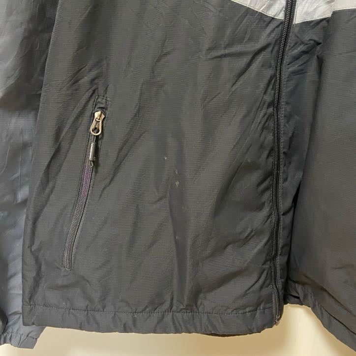 古着 used　New Balance ニューバランス　長袖ナイロンパーカー　ワンポイントプリント　ビックシルエット　XLサイズ
