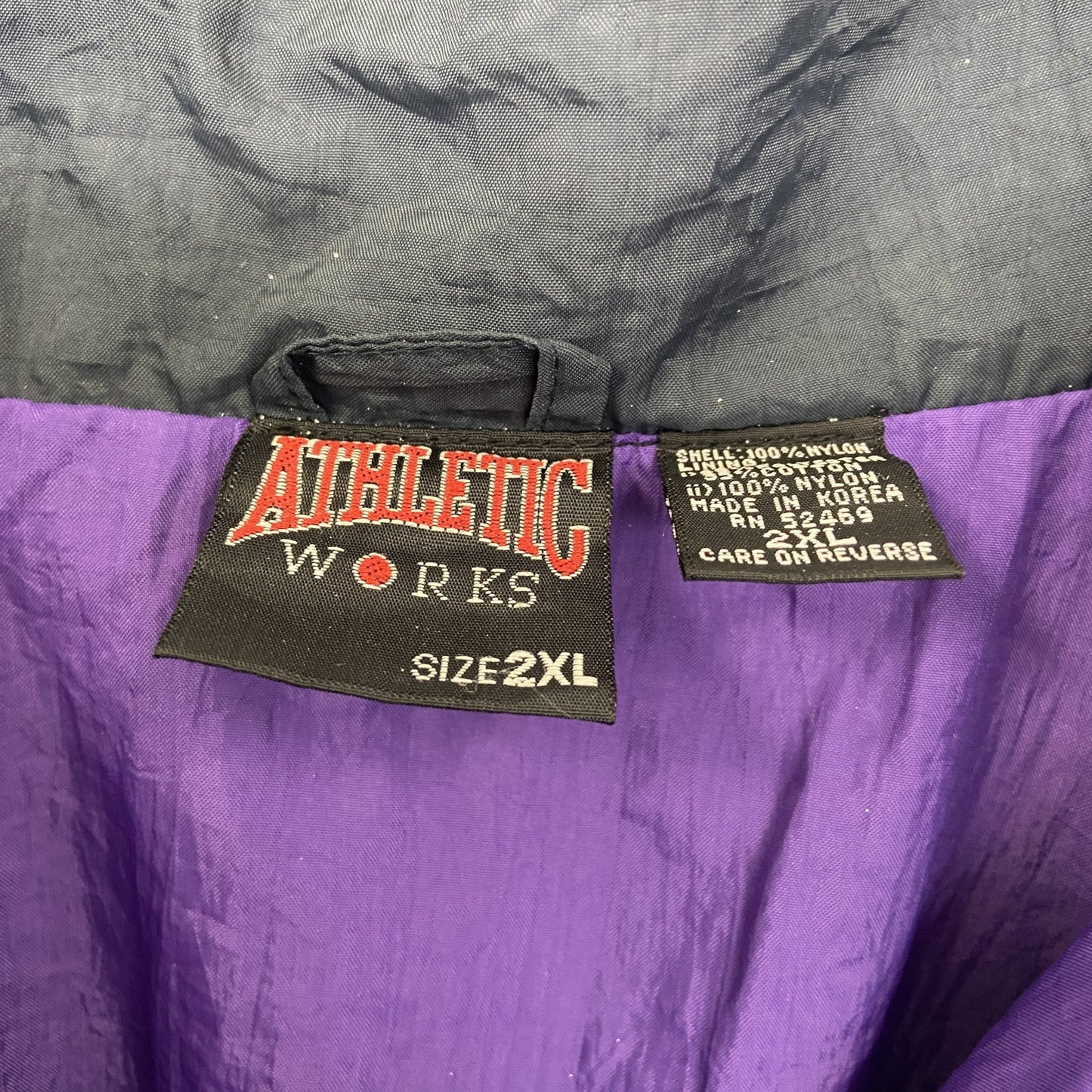 古着 used ATHLETIC WORKS　長袖フルジップナイロンジャケット　ハイネック　ネイビー　紫　青　白　XXLサイズ