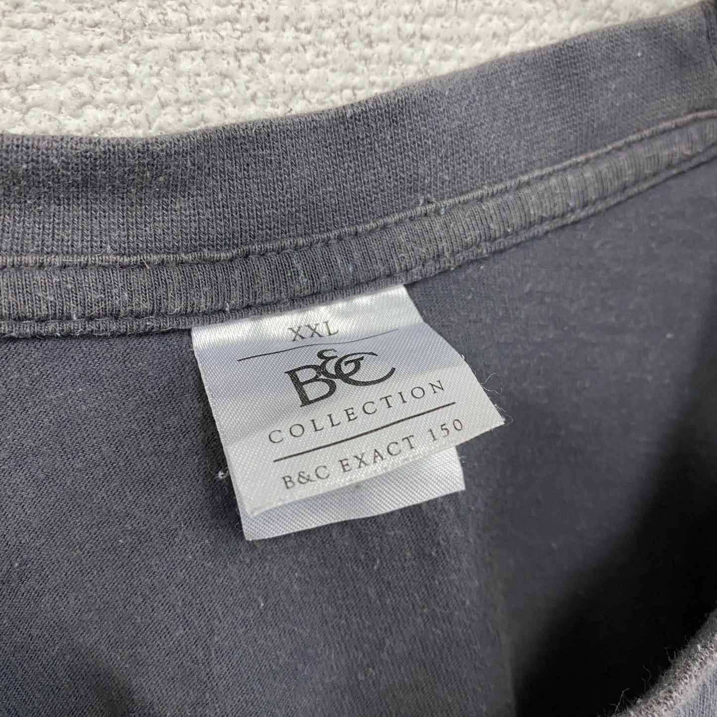 B&C　半袖プリントTシャツ　フェード　英字プリント　ビッグデザイン　クルーネック　黒　ブラック　2XLサイズ