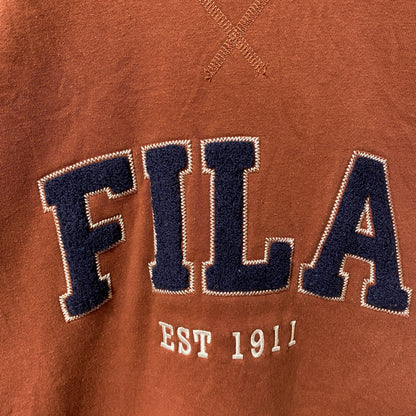 古着 used FILA フィラ　長袖クルーネックビッグロゴスウェット　トレーナー　レトロデザイン　ブラウン　XSサイズ