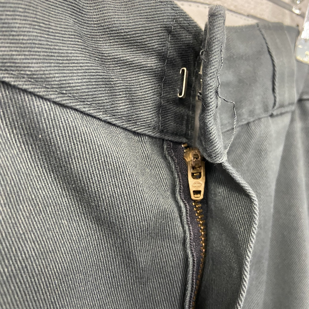 Dickies　ディッキーズ　ワークパンツ/チノパンツ　ジップフライ　ワンポイント　灰色　ダークグレー