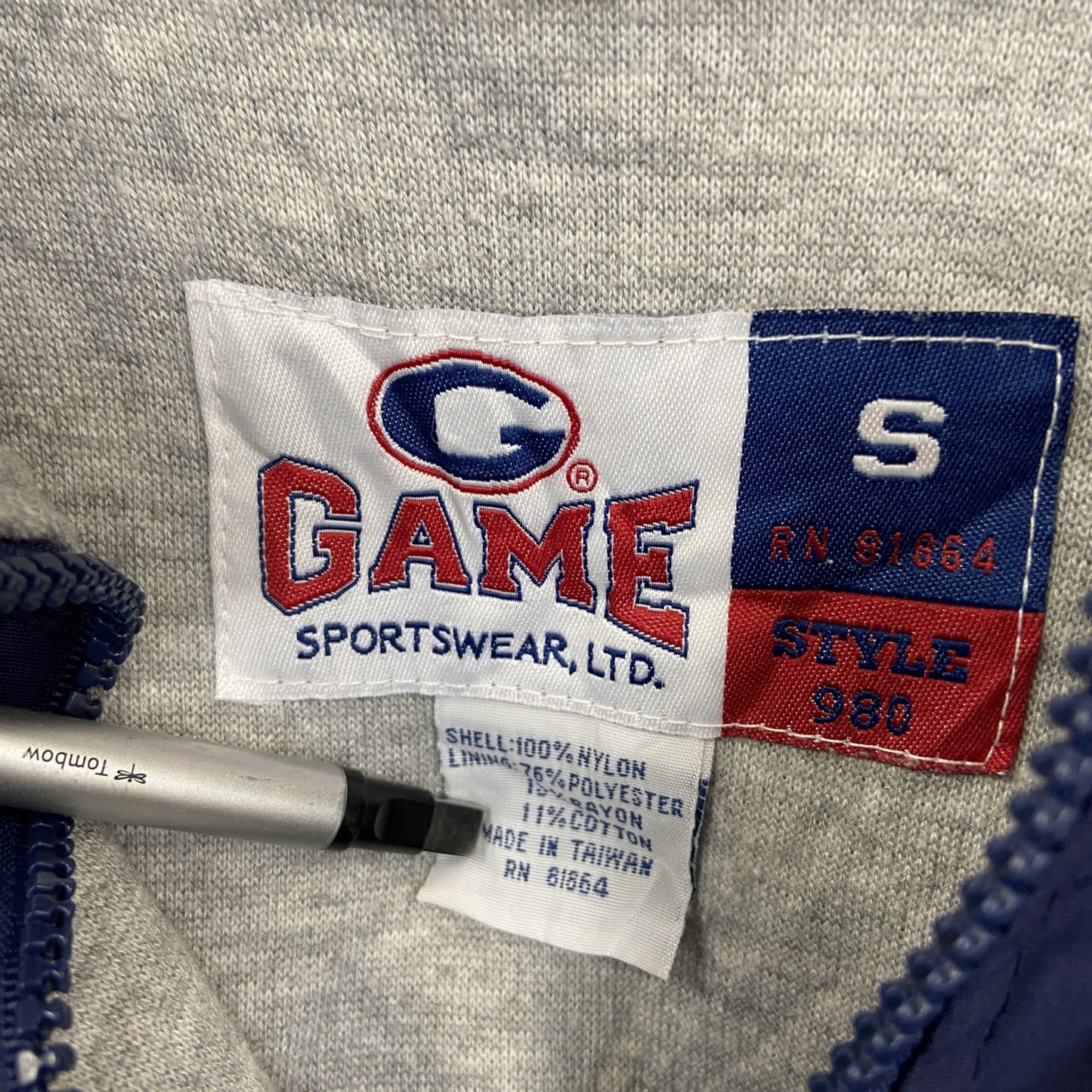 古着 used　GAME SPORTSWEAR　長袖フルジップナイロンジャケット　フーディー　ブルゾン　ネイビー　刺繡　Sサイズ