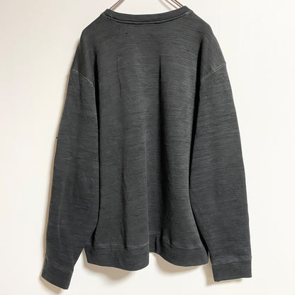 スウェット/トレーナー　刺繍ロゴ　ワンポイント　前V　ビッグシルエット　クルーネック　灰色　ダークグレー