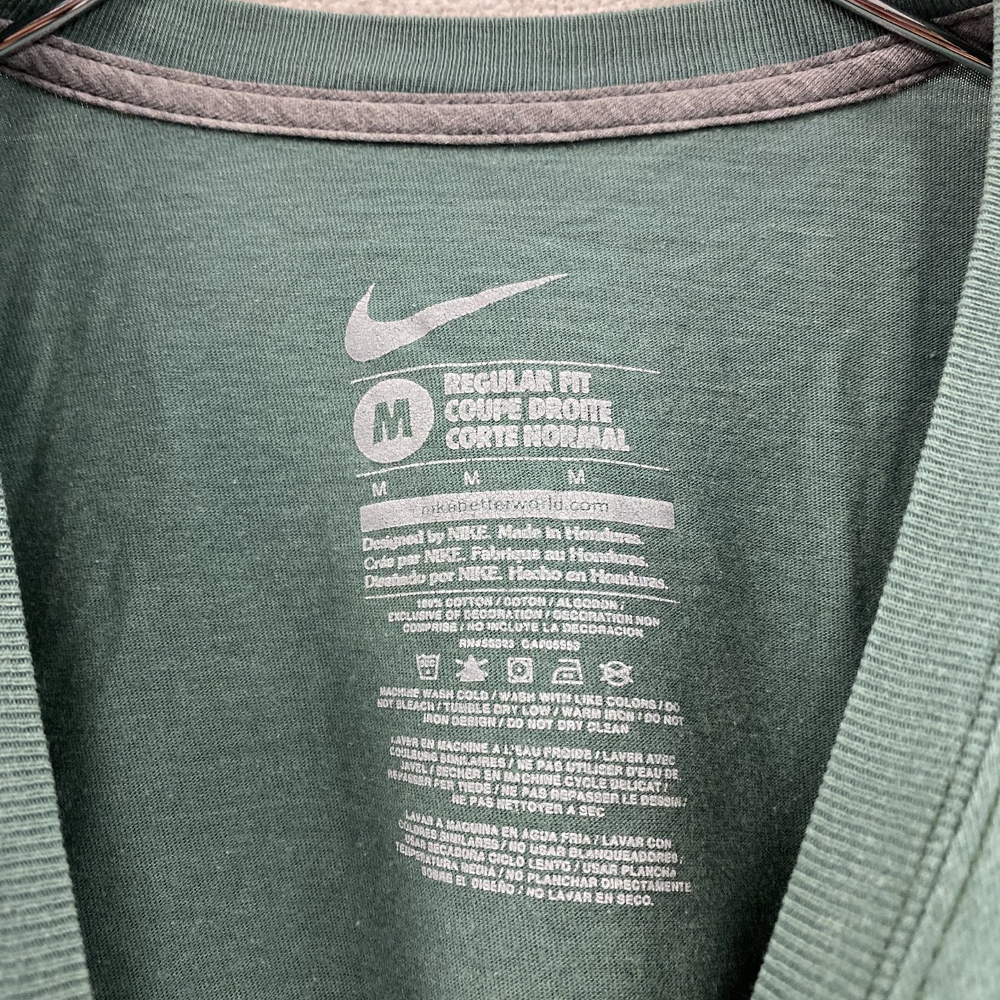 NIKE　ナイキ　半袖Tシャツ　スウッシュ　緑　グリーン　Mサイズ
