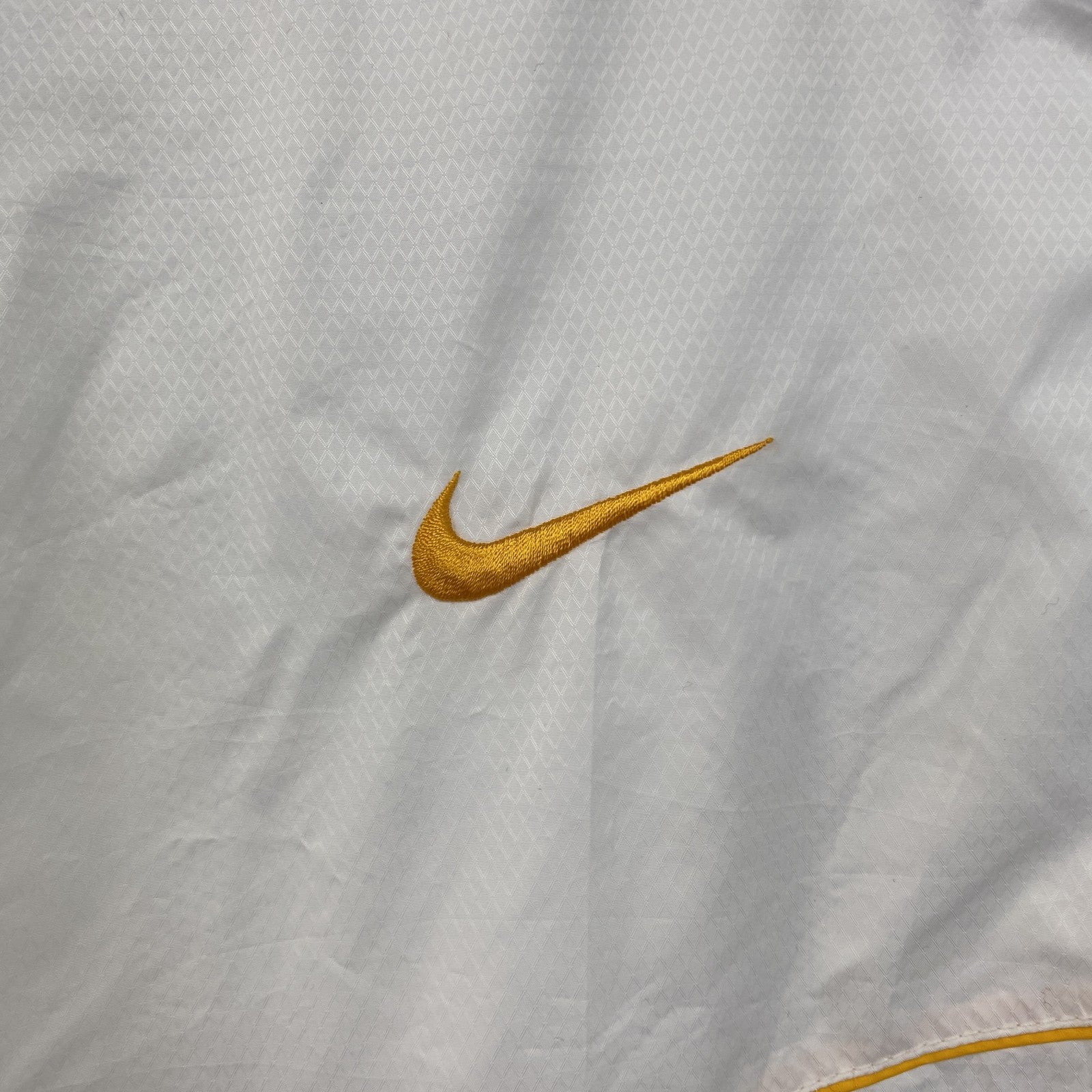 NIKE　ナイキ　プルオーバージャケット　ハーフジップ　白　ホワイト　Mサイズ