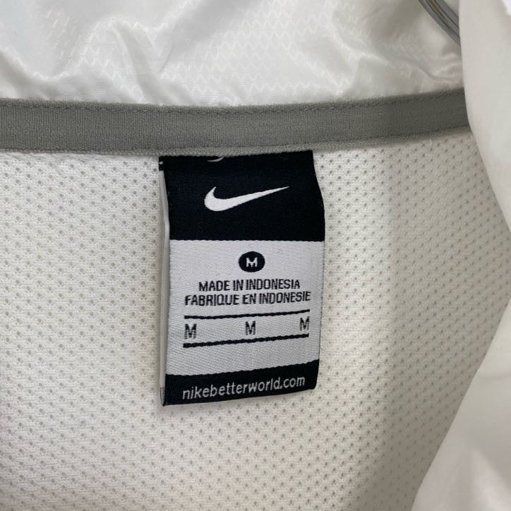 NIKE　ナイキ　プルオーバージャケット　ハーフジップ　白　ホワイト　Mサイズ