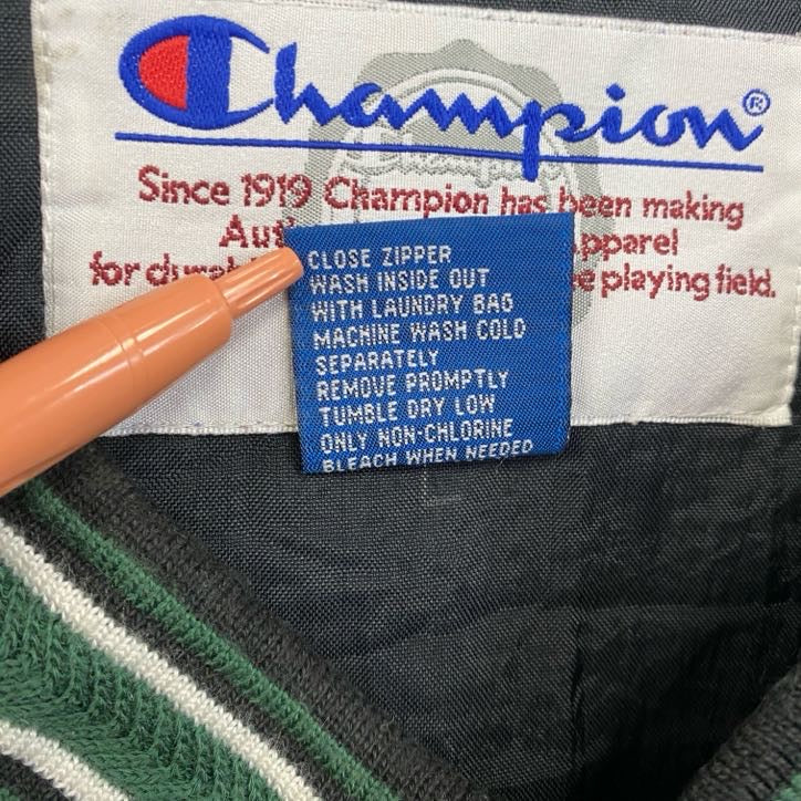 90s　champion　チャンピオン　ナイロンプルオーバージャケット　刺繍ロゴ　リブライン　ヴィンテージ　緑　グリーン　Lサイズ