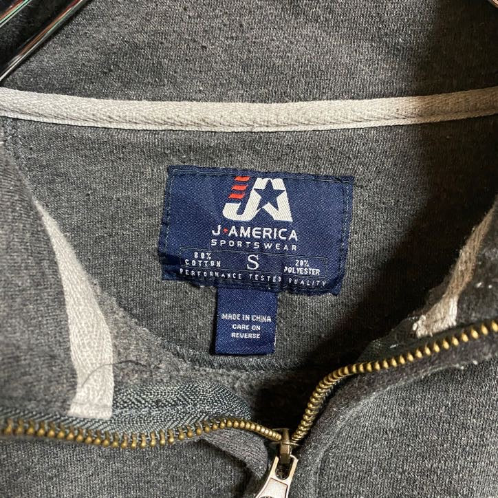JAMERICA　ハーフジップスウェット/トレーナー　ハイネック　刺繍ロゴ　アーチプリント　ビッグシルエット　ダークグレー　Sサイズ
