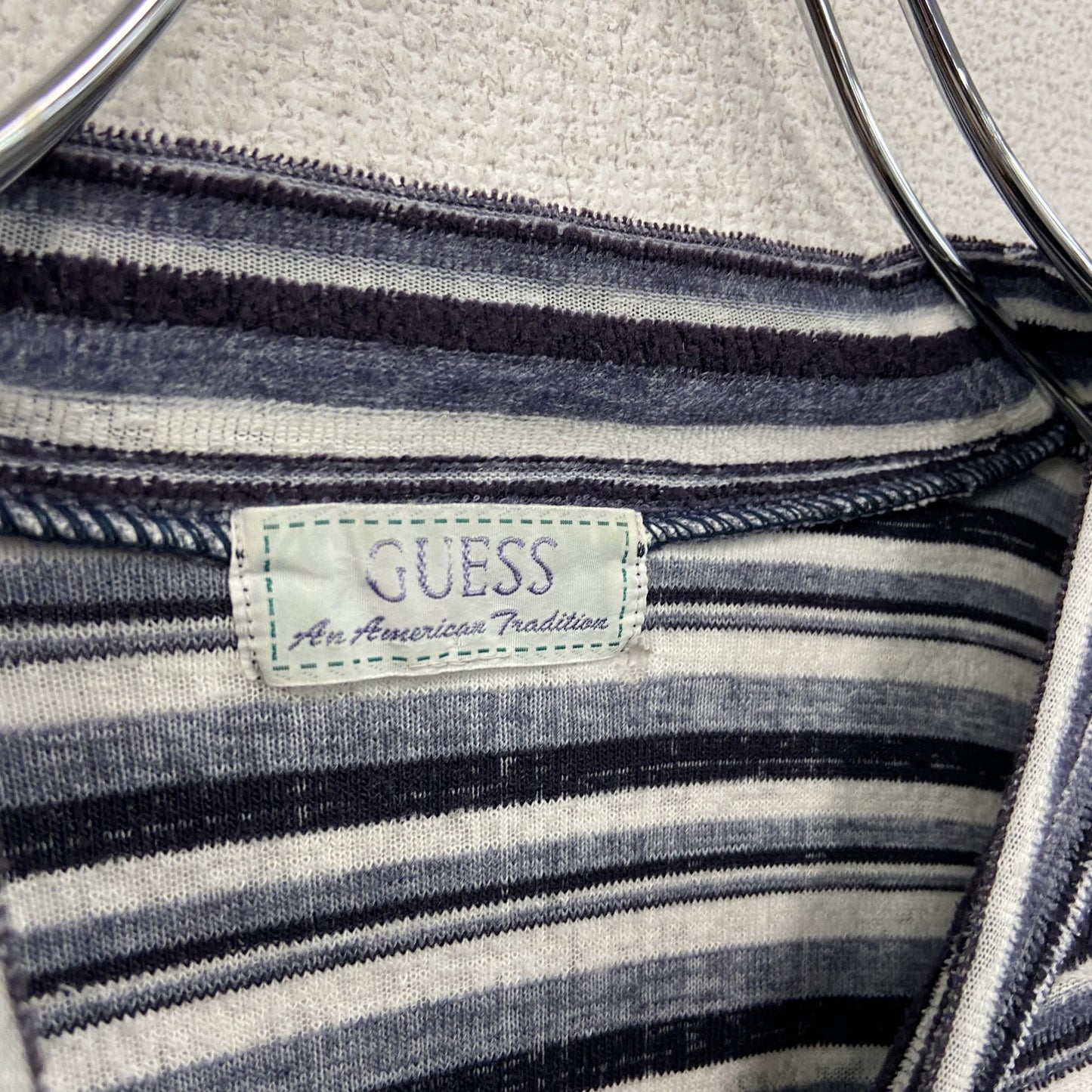 GUESS　ゲス　長袖Ｔシャツ　ボーダー柄　マルチカラー　Ｍサイズ