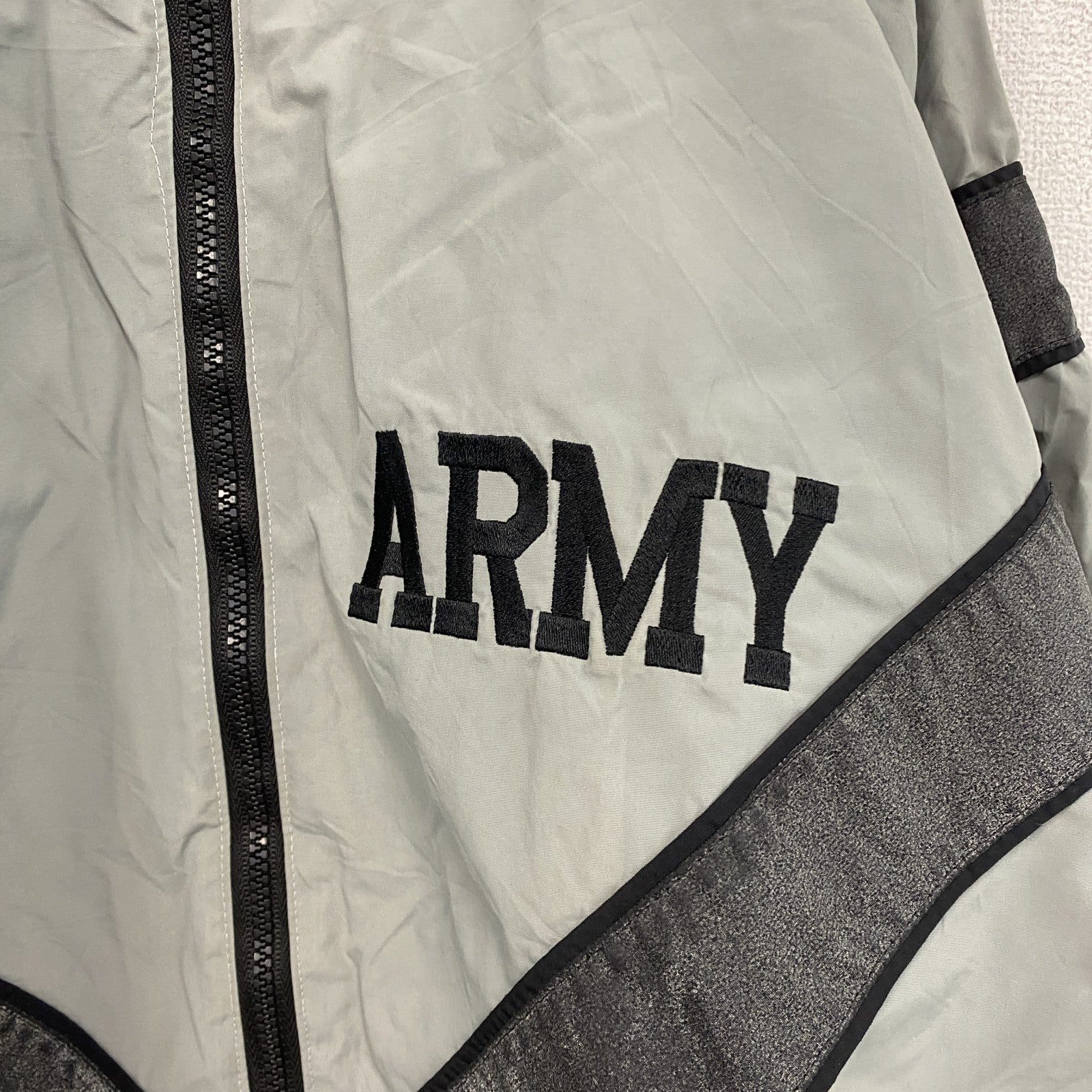 00s　U.S.ARMY　トレーニングジャケット　ナイロンジャケット　ミリタリー　米軍　ヴィンテージ　グレー　2XLサイズ