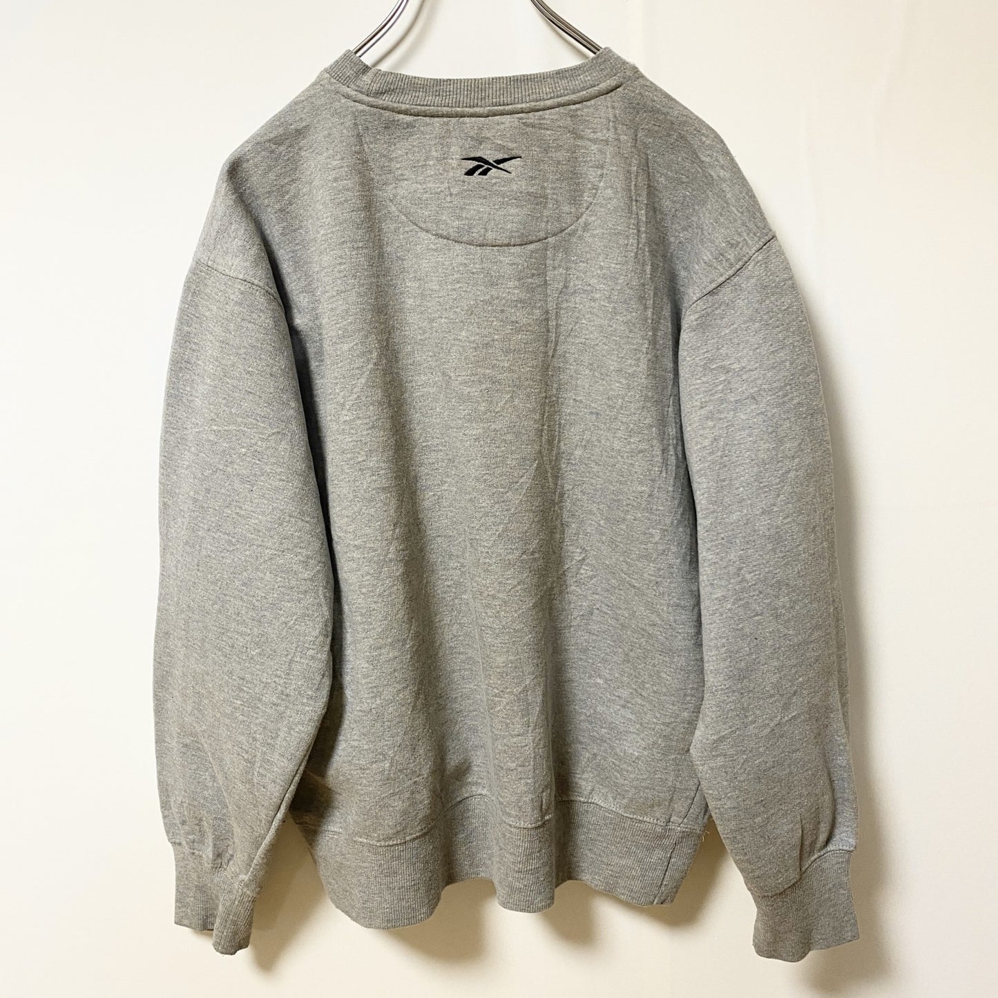 古着 used　Reebok　リーボック　長袖ワンポイントロゴ刺スウェット　トレーナー　レトロデザイン　グレー　灰色　Lサイズ