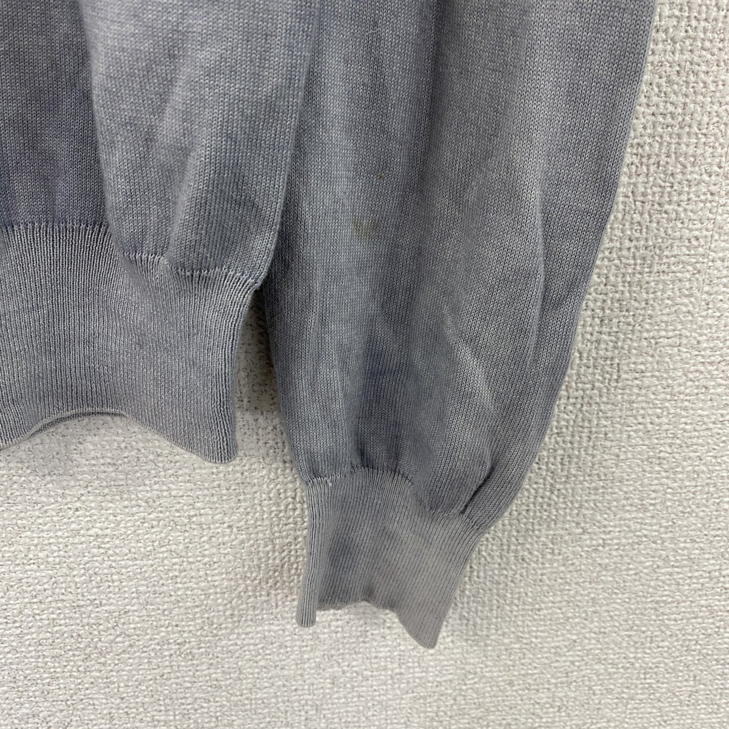 ニットセーター　薄手　灰色　グレー