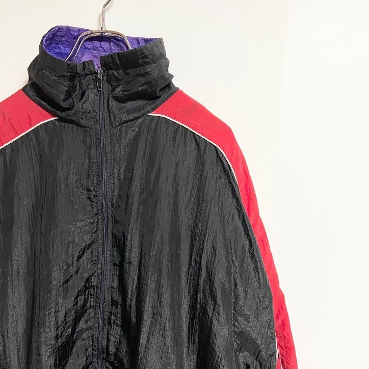 古着 used　MacGregor　長袖ジップアップナイロンジャケット　ハイネック　切り替え　黒　赤　バイカラー　秋冬服　Lサイズ