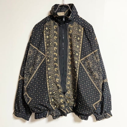 古着 used　KAKTUS　長袖総柄ジップアップナイロンジャケット　ハイネック　黒　金　カジュアルデザイン　秋冬服　レトロ