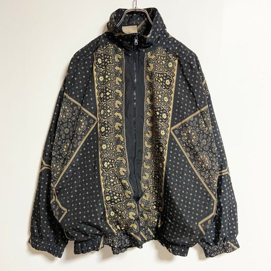 古着 used　KAKTUS　長袖総柄ジップアップナイロンジャケット　ハイネック　黒　金　カジュアルデザイン　秋冬服　レトロ