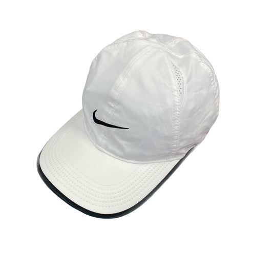 NIKE　ナイキ　DRI-FIT　フェザーライトキャップ　6パネルキャップ　スウッシュ　白　ホワイト　ONE SIZE