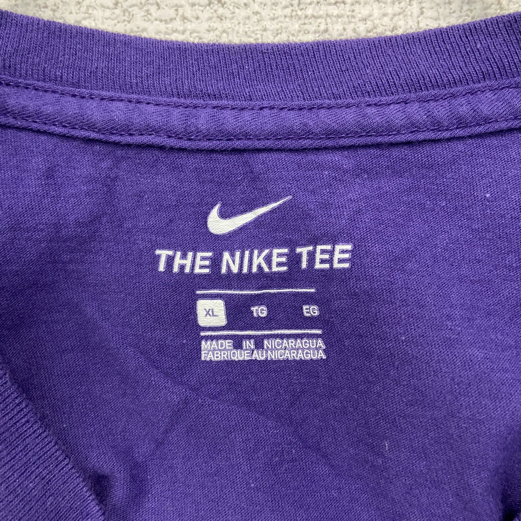 古着 used　NIKE ナイキ　半袖プリントTシャツ　ソフトボール　クルーネック　スウッシュロゴ　紫　パープル　XLサイズ