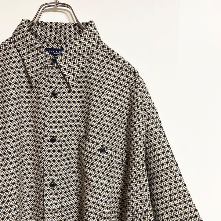 古着 used　IVYCREW　半袖総柄デザインシャツ　ドット柄　水玉　ベージュ　春夏服　レトロ　メンズ　レディース　Lサイズ
