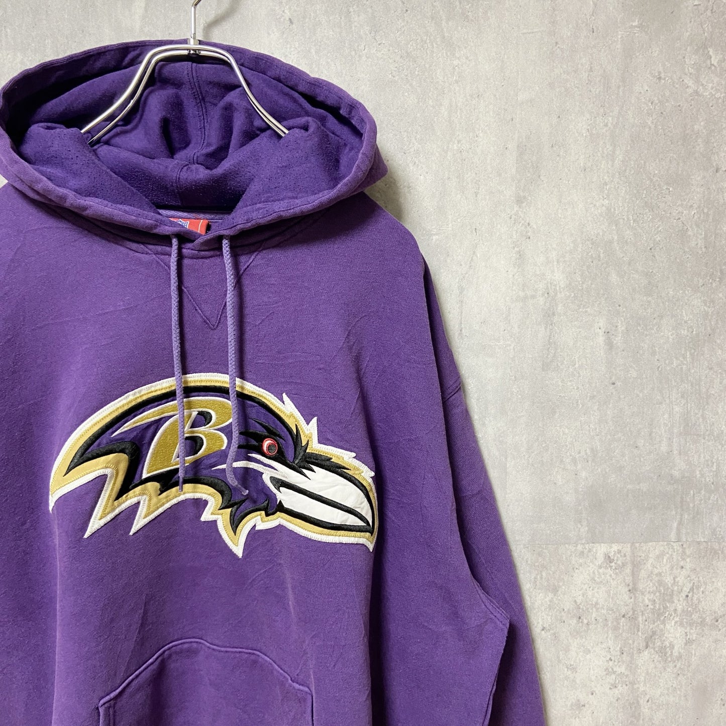 古着 used　NFL　ボルチモアレイブンズ　RAVENS　アメフト　長袖ロゴ刺繍パーカー　オフィシャル　紫　パープル　Lサイズ