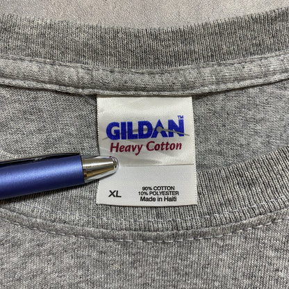 古着 used　GILDAN ギルダン　NCAA　アメフト　半袖クルーネックプリントTシャツ　グレー　スポーツ　XLサイズ