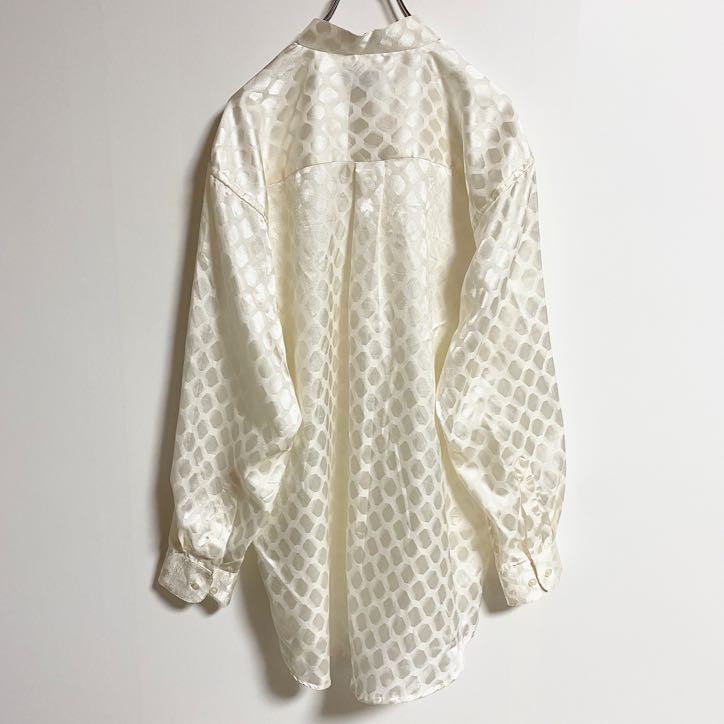 古着 used　DANIEL ELLISSA　長袖サテン柄シャツ　デザインシャツ　白　ホワイト　秋冬服　レトロ