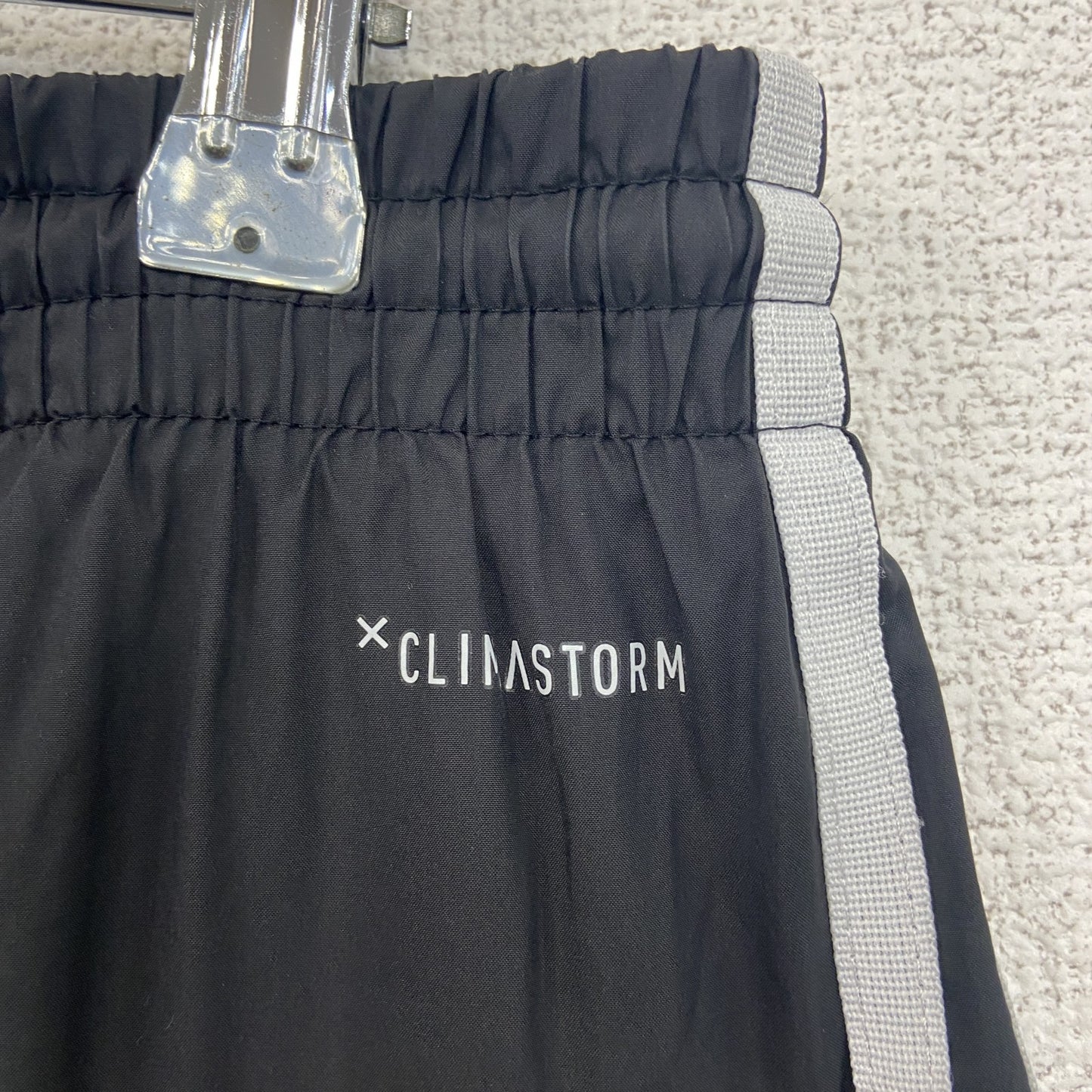 adidas　アディダス　CLIMASTORM　トラックパンツ/ジャージ　パーフォーマンスロゴ　黒　ブラック　Oサイズ